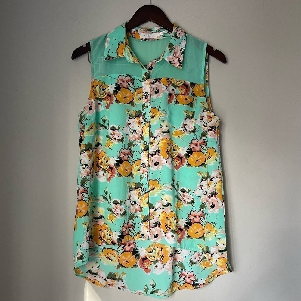 Blu Pepper | Sleeveless button down blouse | Large